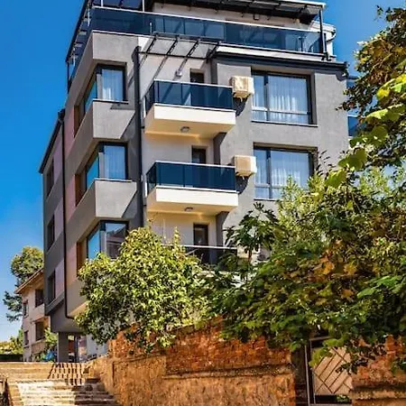 Apartment Hills View *
