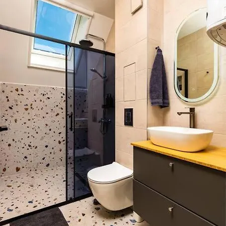 Hills View Apartment