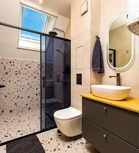 Hills View Apartment