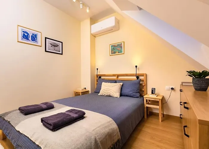 Hills View Apartment *